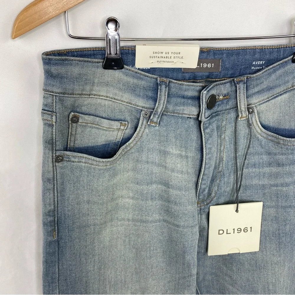 DL1961 Avery Modern Straight Reverie Light Color Jean 28X34 New With Tags